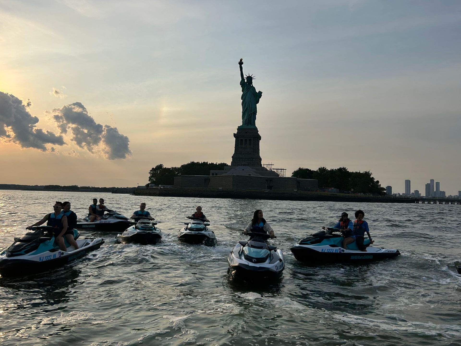 NYC Jet Ski Tour: Statue of Liberty and Manhattan Skyline image 1
