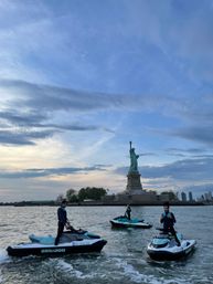 Jet Ski the NYC Skyline: Big Apple Landmarks image 12