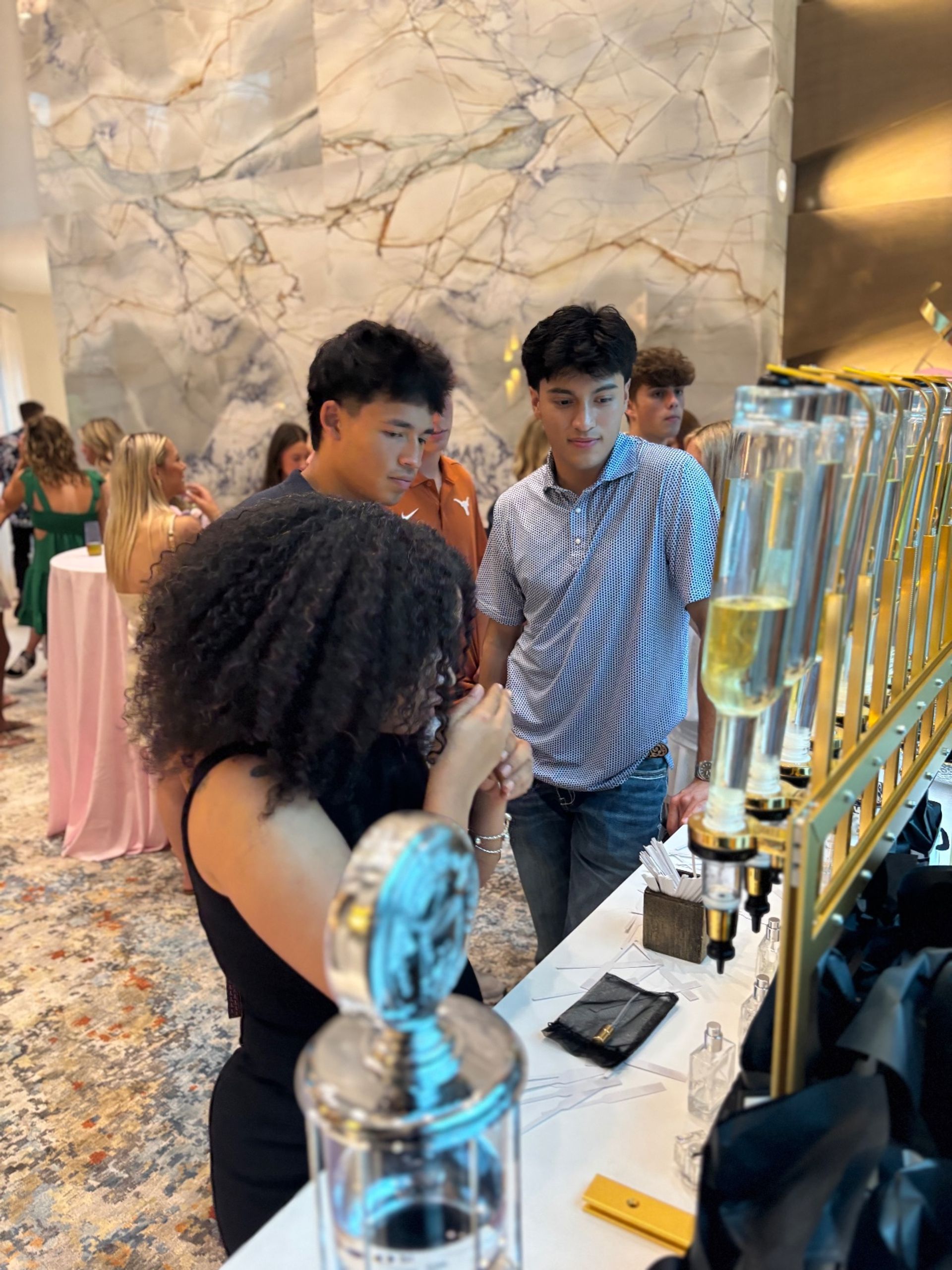 Luxe Fragrance Blend Bar Experience image 2
