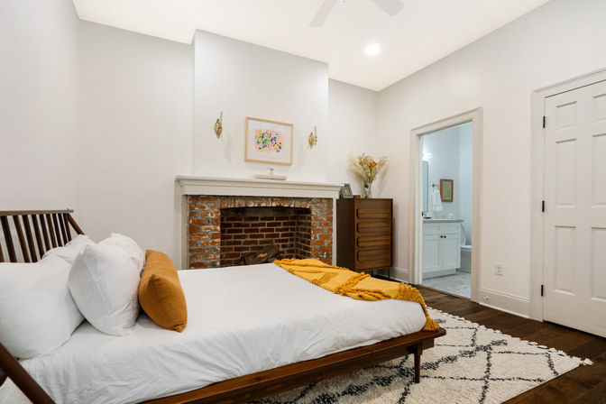 Double Condo Rental with Spacious and Luxurious Art-Filled Suites, Private Rooftop Terrace & Parking image 19