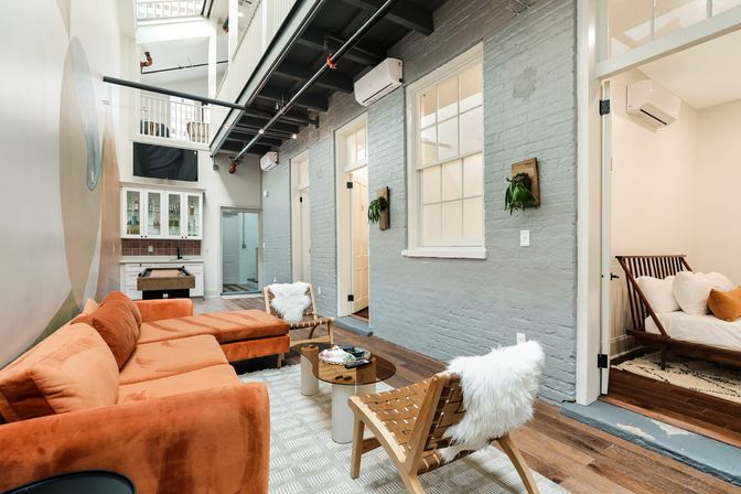 Double Condo Rental with Spacious and Luxurious Art-Filled Suites, Private Rooftop Terrace & Parking image 5