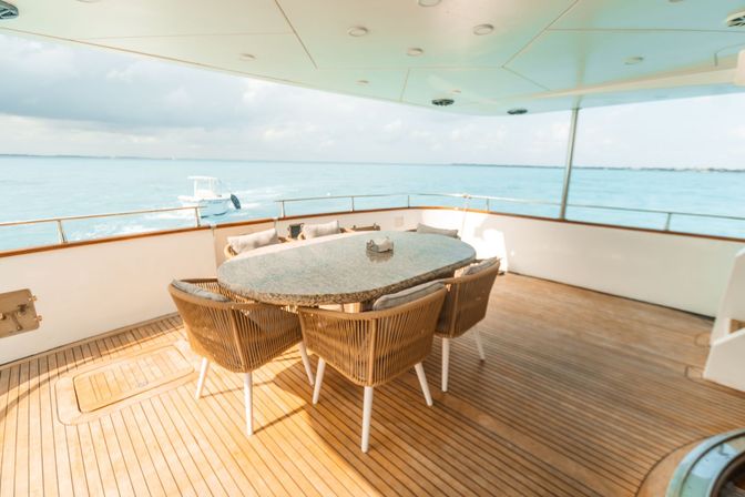 Private Luxury Yacht Experience to Isla Mujeres (100ft) image 4