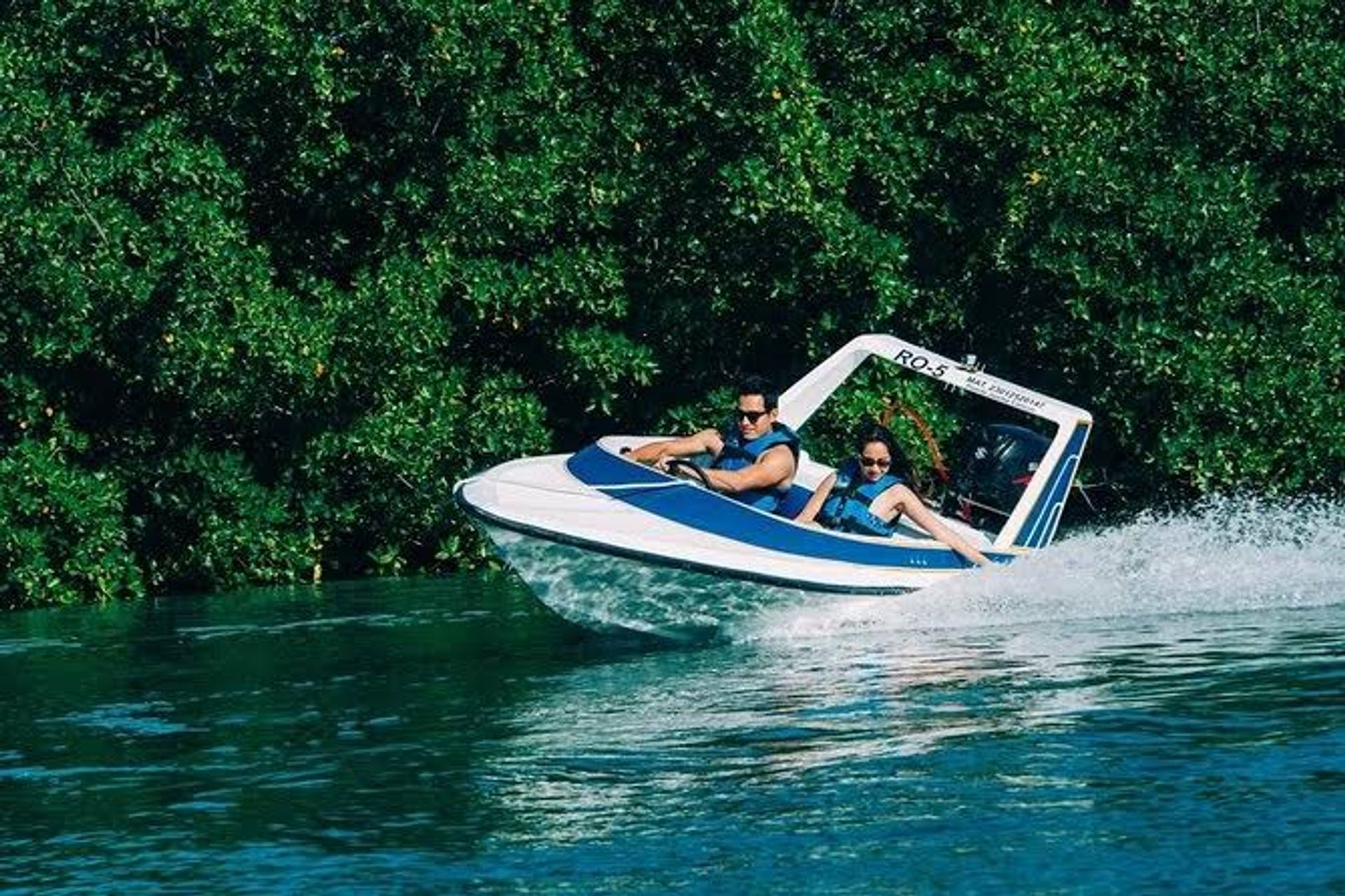 Cancun Speed Boat & Snorkel Adventure: Lagoon to Reef Experience image 2