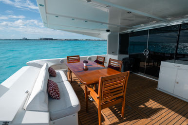 Private 80ft Luxury Yacht to Isla Mujeres - Drinks, Bartender & Water Activities image 4