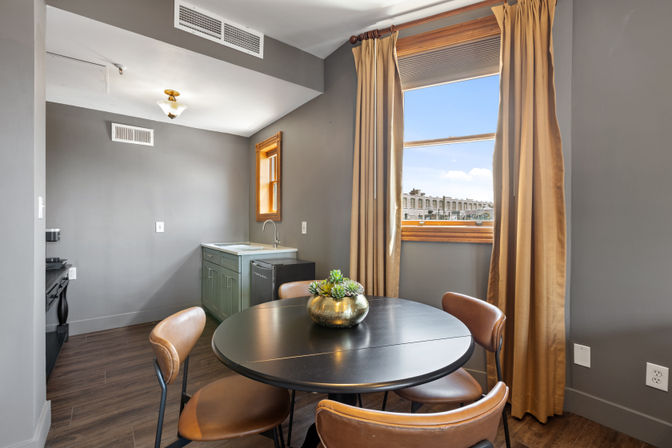 The Historic Blue Moon Hotel image 5