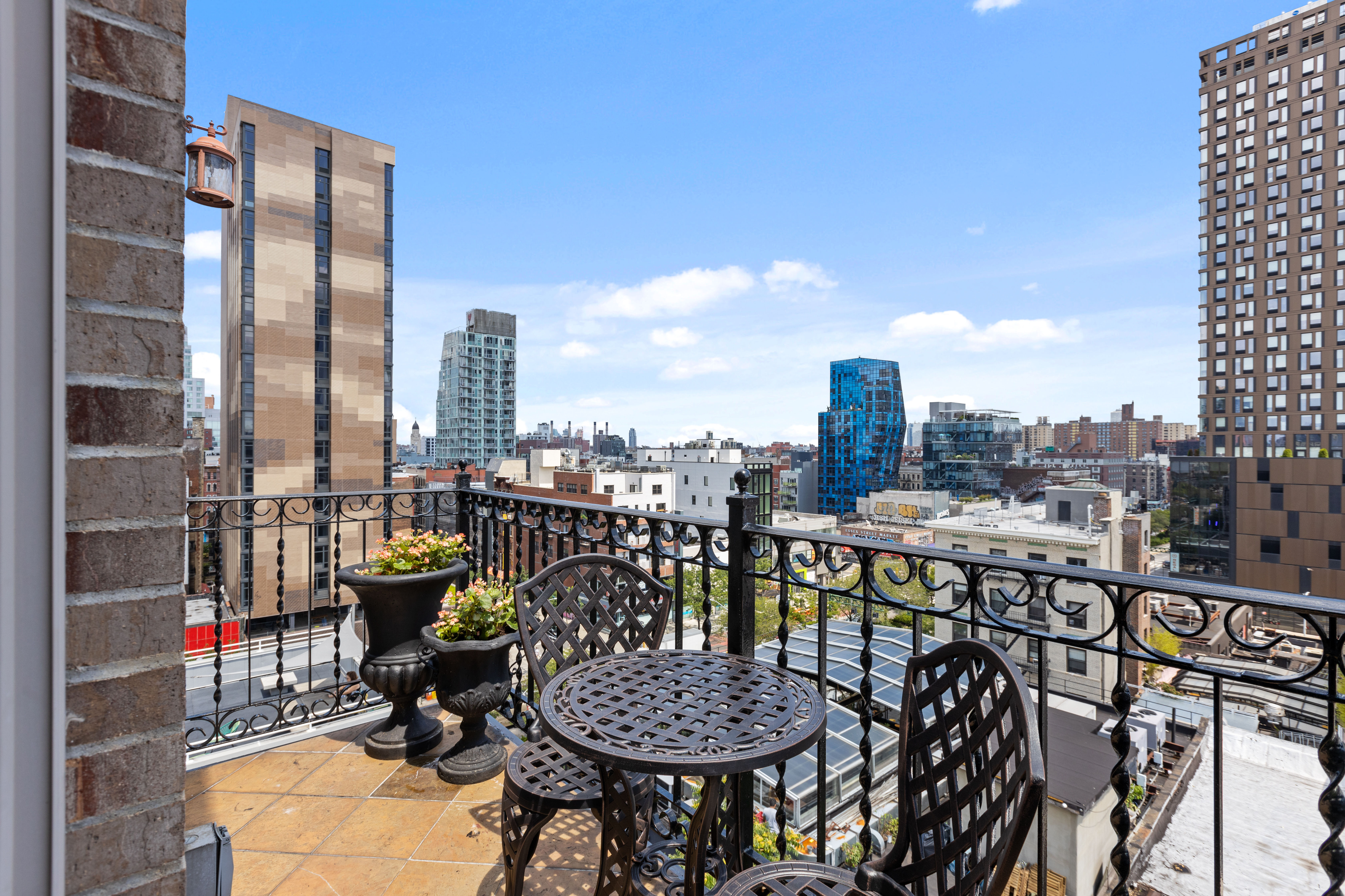 The Historic Blue Moon Hotel image 2