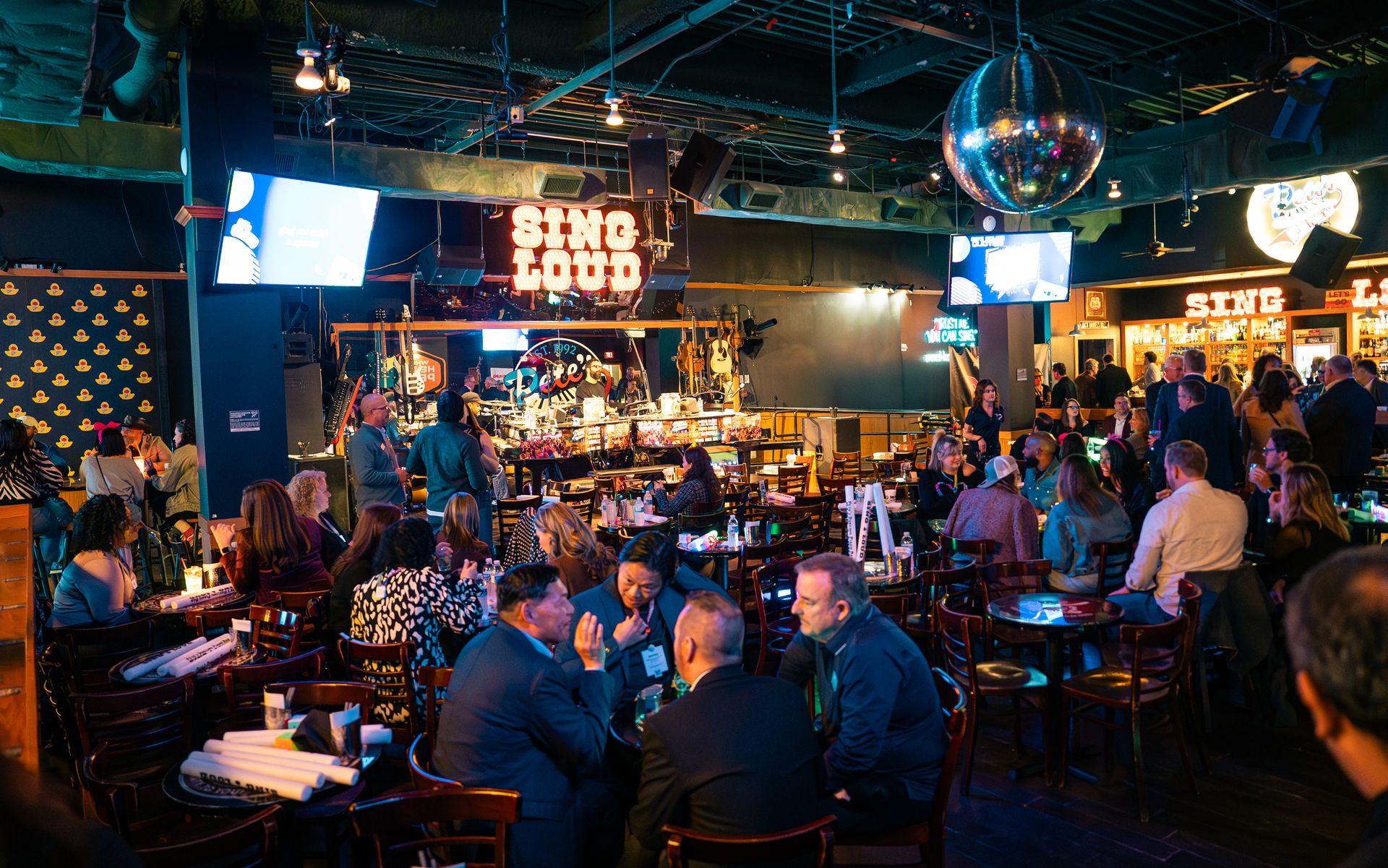 Pete's Dueling Piano Bar - Houston Texas image 2