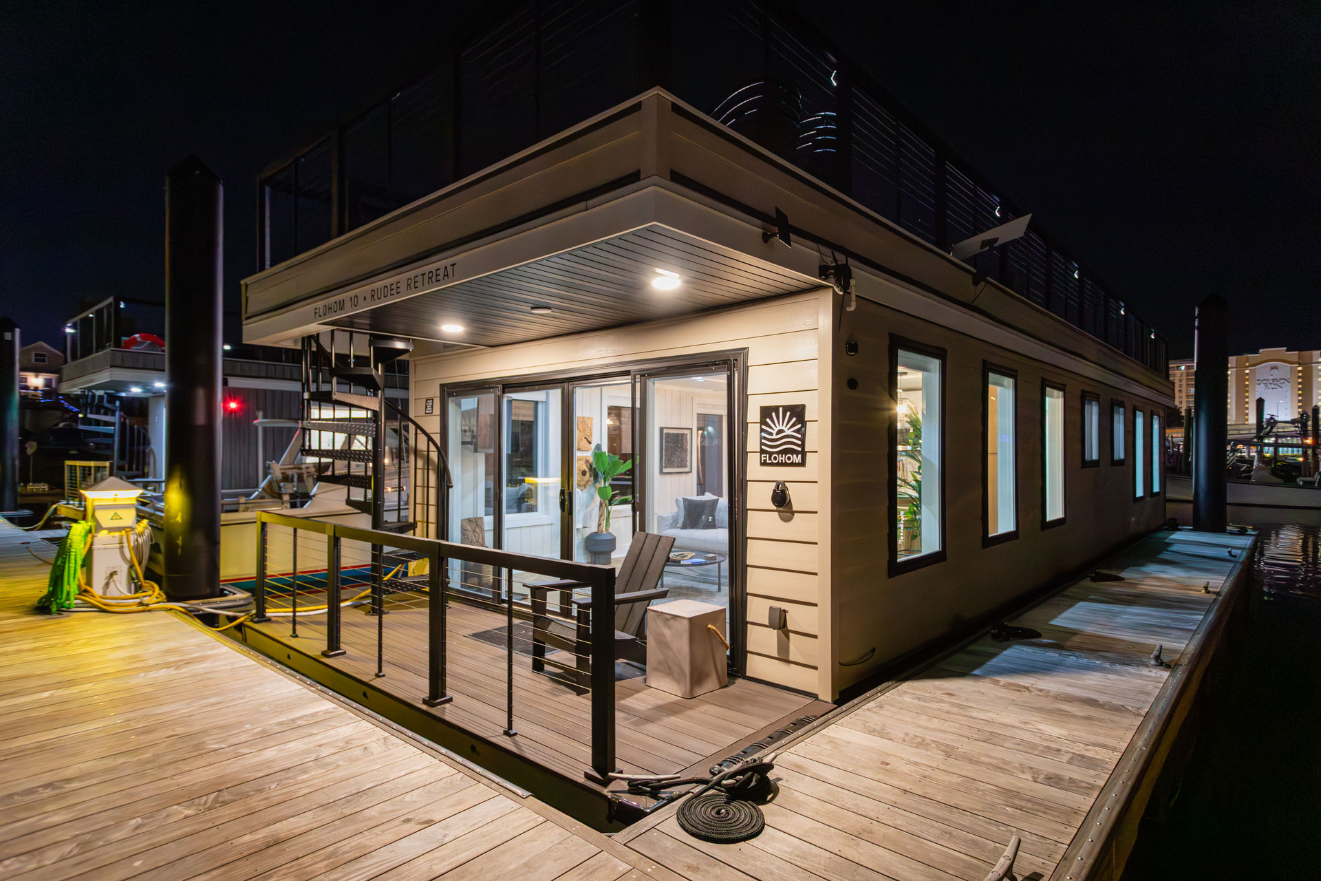 Luxury Houseboat - Fire Pit & Rooftop - Steps from the beach image 2