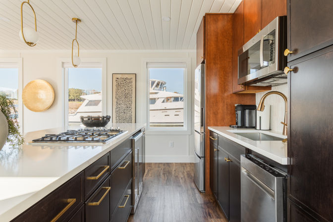 Luxury Houseboat - Pool & Rooftop - Barefoot Landing Resort image 8