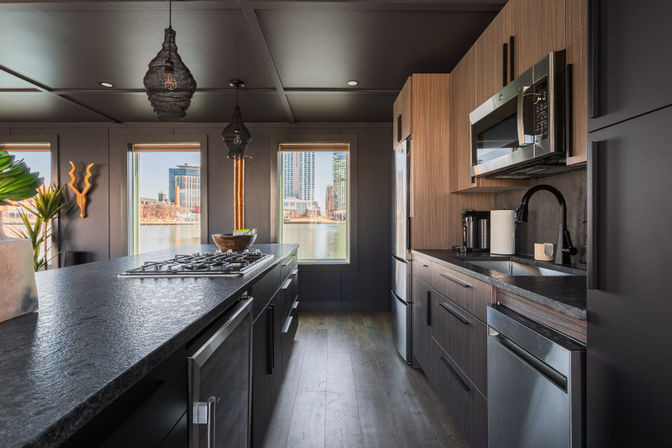 Luxury Houseboat - Rooftop - Inner Harbor Skyline Views image 8