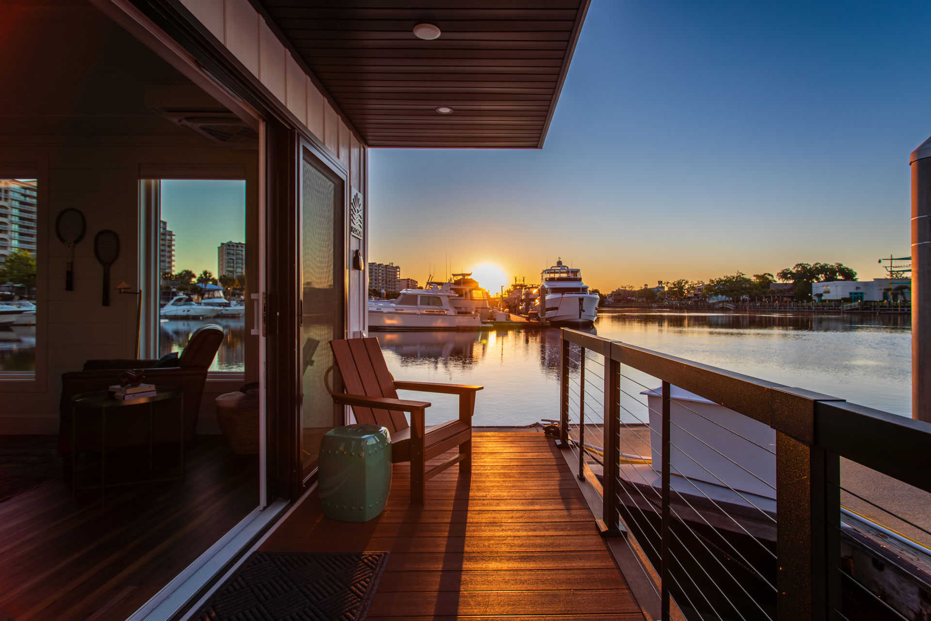 2BR Luxury Houseboat - Pool & Rooftop - Sleeps 6 image 2