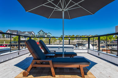 2BR Luxury Houseboat - Pool & Rooftop - Sleeps 6 image 19