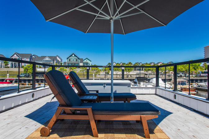 2BR Luxury Houseboat - Pool & Rooftop - Sleeps 6 image 19