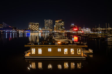 Luxury Houseboat - Rooftop Fire Pit - 360 Skyline Views image 15