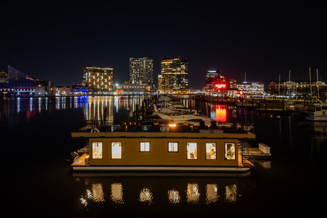 Luxury Houseboat - Rooftop Fire Pit - 360 Skyline Views image 15