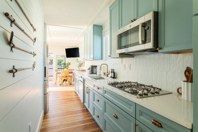 2BR Luxury Houseboat - Pool & Rooftop - Sleeps 6 image 9