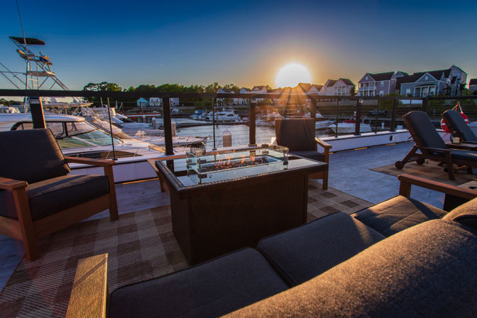 2BR Luxury Houseboat - Pool & Rooftop - Sleeps 6 image 5