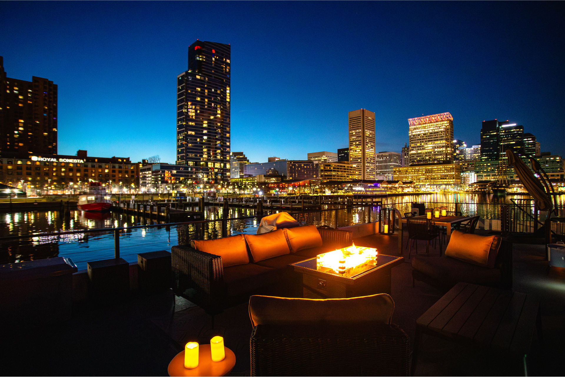 Luxury Houseboat - Rooftop Fire Pit - 360 Skyline Views image 2