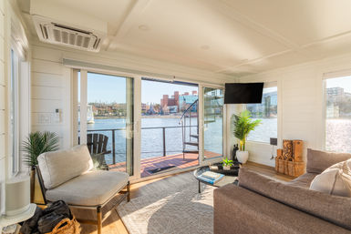 Luxury Houseboat - Rooftop Fire Pit - 360 Skyline Views image 9