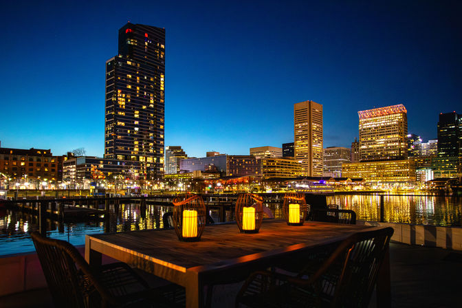Luxury Houseboat - Rooftop Fire Pit - 360 Skyline Views image 13
