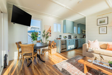 2BR Luxury Houseboat - Pool & Rooftop - Sleeps 6 image 8