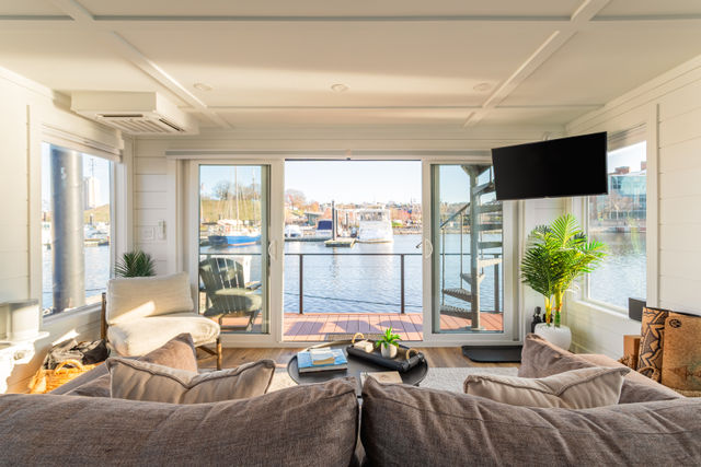 Luxury Houseboat - Rooftop Fire Pit - 360 Skyline Views image 3