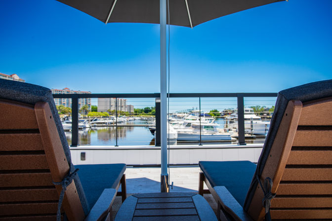 2BR Luxury Houseboat - Pool & Rooftop - Sleeps 6 image 6