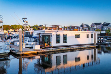 2BR Luxury Houseboat - Pool & Rooftop - Sleeps 6 image 1