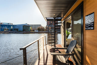 Luxury Houseboat - Rooftop Fire Pit - 360 Skyline Views image 16