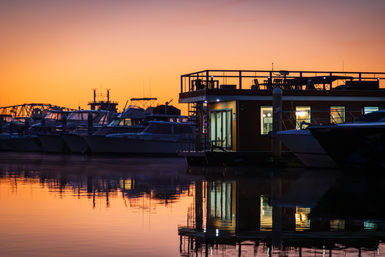 Luxury Houseboat - Pool & Rooftop - Barefoot Landing Resort image 10