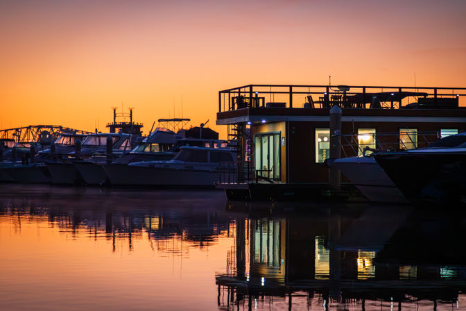 Luxury Houseboat - Pool & Rooftop - Barefoot Landing Resort image 11