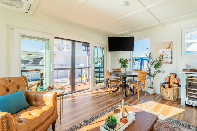 2BR Luxury Houseboat - Pool & Rooftop - Sleeps 6 image 23