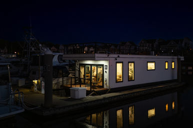 2BR Luxury Houseboat - Pool & Rooftop - Sleeps 6 image 16