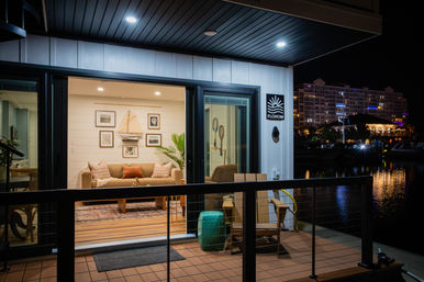 2BR Luxury Houseboat - Pool & Rooftop - Sleeps 6 image 17