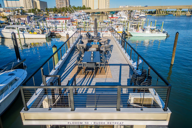 Luxury Houseboat - Fire Pit & Rooftop - Steps from the beach image 3