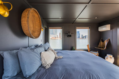 Luxury Houseboat - Rooftop - Inner Harbor Skyline Views image 10