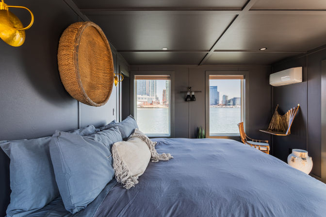 Luxury Houseboat - Rooftop - Inner Harbor Skyline Views image 10
