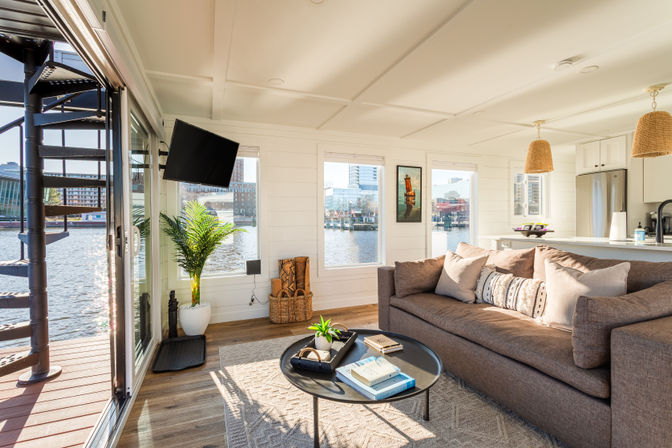 Luxury Houseboat - Rooftop Fire Pit - 360 Skyline Views image 4