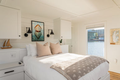 Luxury Houseboat - Rooftop Fire Pit - 360 Skyline Views image 17