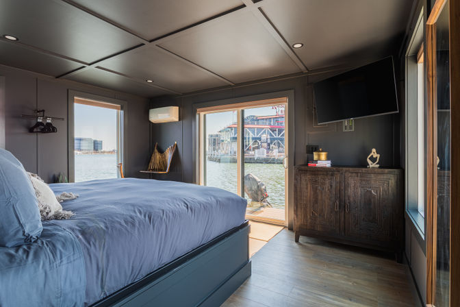 Luxury Houseboat - Rooftop - Inner Harbor Skyline Views image 21