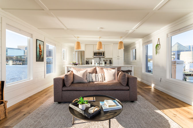 Luxury Houseboat - Rooftop Fire Pit - 360 Skyline Views image 8