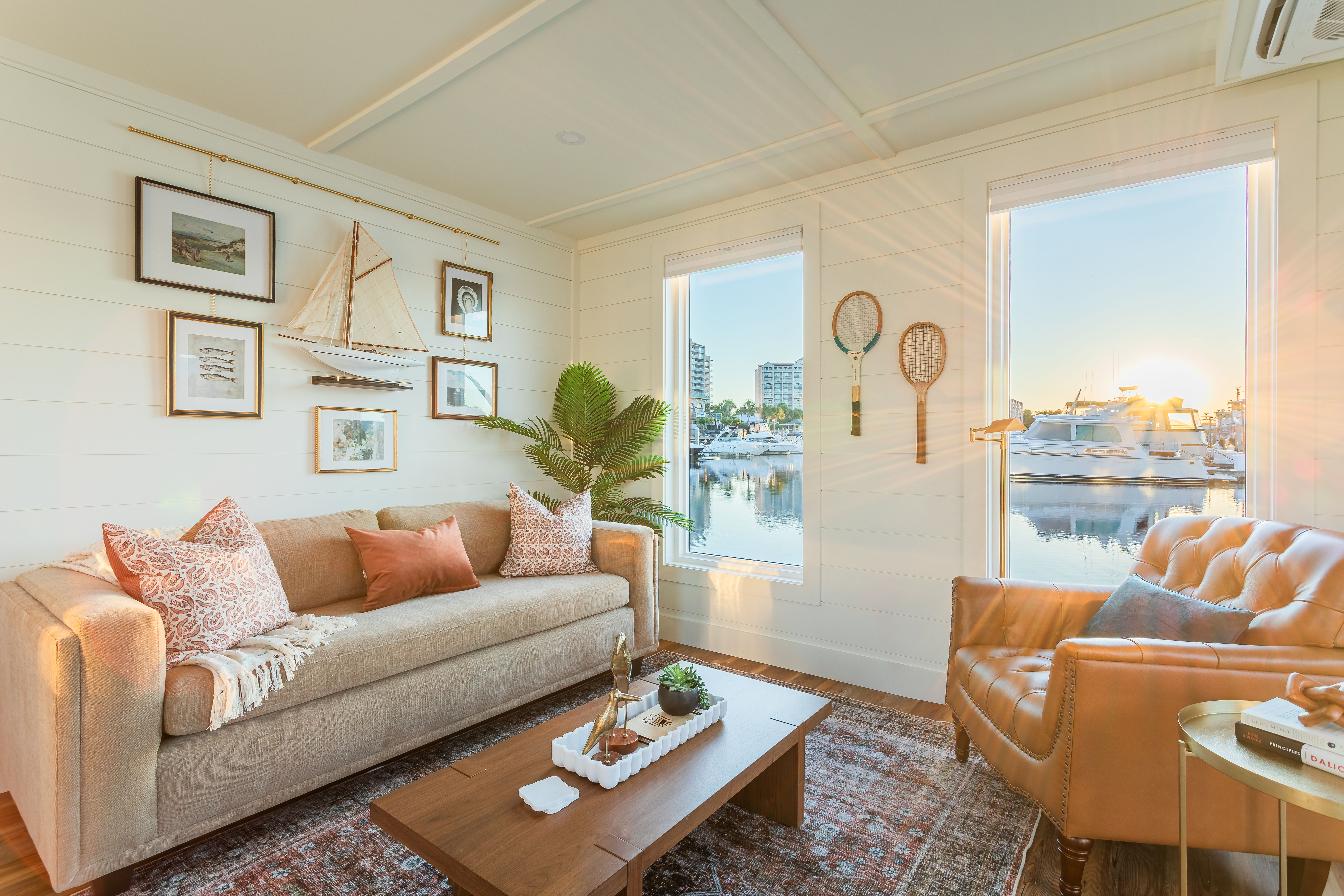 2BR Luxury Houseboat - Pool & Rooftop - Sleeps 6 image 3