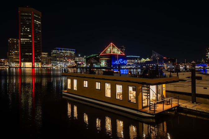 Luxury Houseboat - Rooftop Fire Pit - 360 Skyline Views image 5