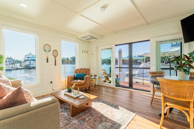 2BR Luxury Houseboat - Pool & Rooftop - Sleeps 6 image 21