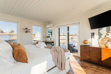 Luxury Houseboat - Pool & Rooftop - Barefoot Landing Resort image 19