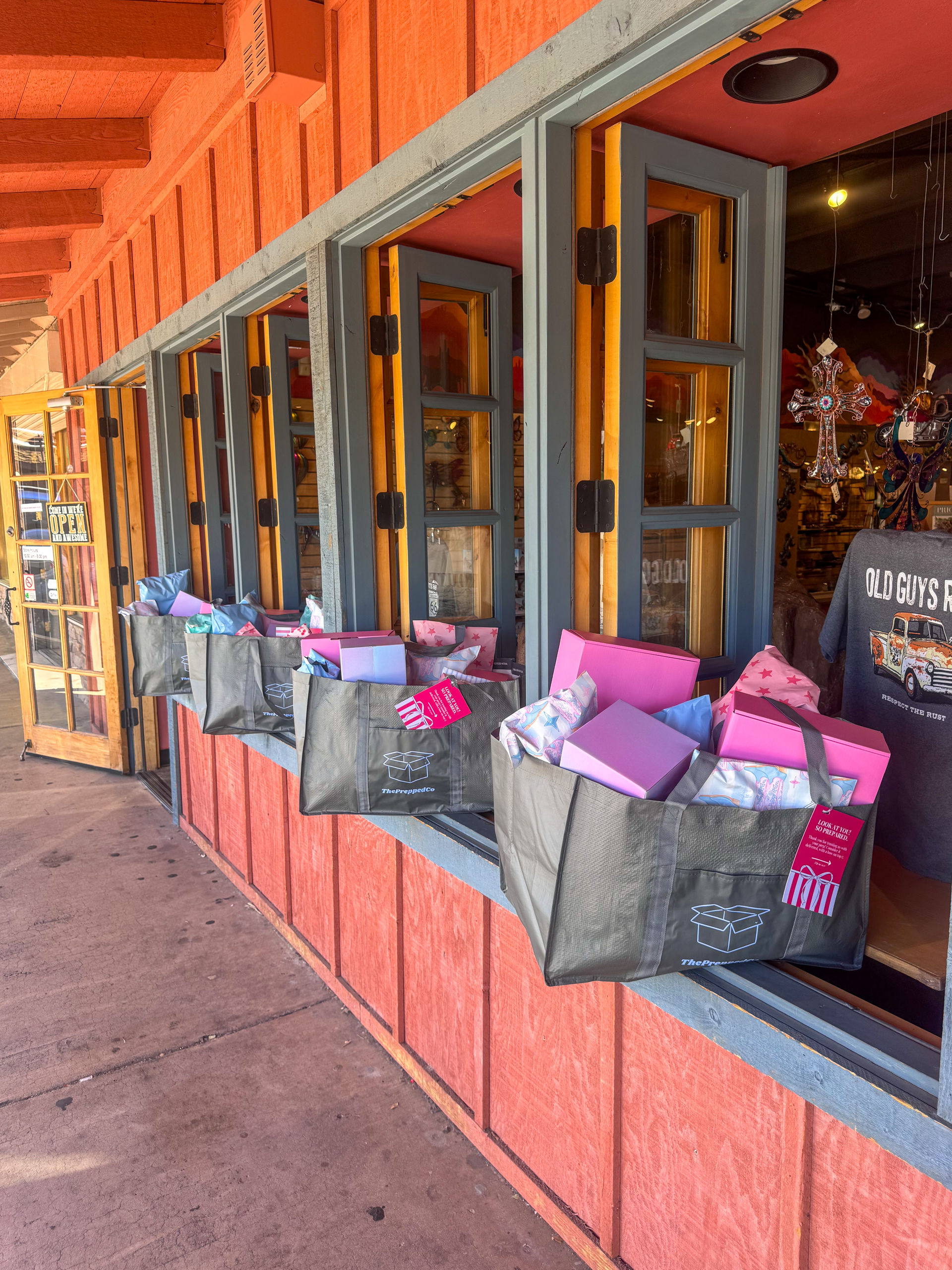 Ship Your Decor Ahead. We'll Store It, Then Deliver It to Your Airbnb! image 2