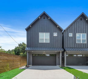 The Black House: Downtown Escape with Hot Tub, Chef, Stylish Decor, Massage & Mixology Class image 8