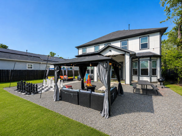 The Secret Garden HTX: Stylish 5 BR Home with Hot Tub, Chef, Massage & Mixology class image 34