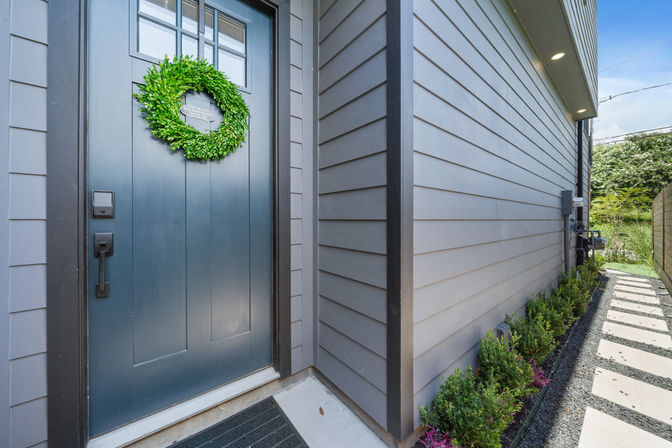 The Black House: Downtown Escape with Hot Tub, Chef, Stylish Decor, Massage & Mixology Class image 10