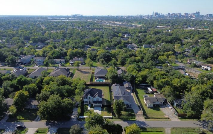 The Secret Garden HTX: Stylish 5 BR Home with Hot Tub, Chef, Massage & Mixology class image 63